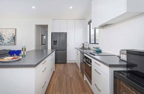 Cooks Beach House | Hosts on the Coast - Leighs' Luxury Retreat