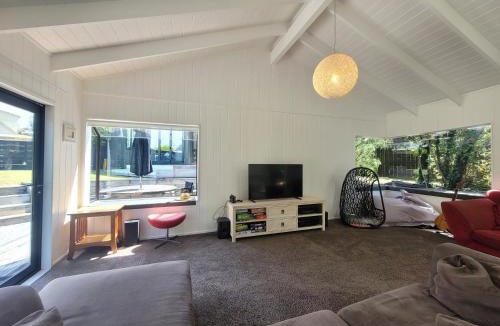 Pauanui House | Hosts on the Coast Pauanui Beach Break