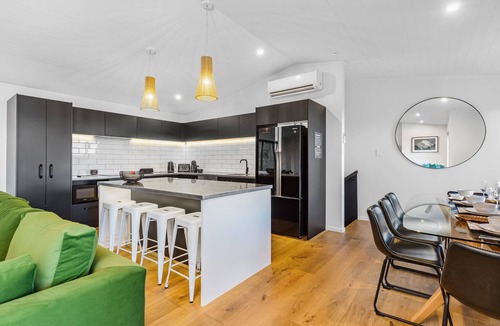 Queenstown House | Hot Tub Retreat, 4 Ensuites, Mountain Views