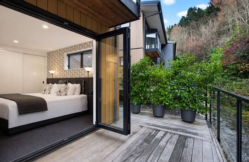 Queenstown House | Hot Tub Retreat, 4 Ensuites, Mountain Views