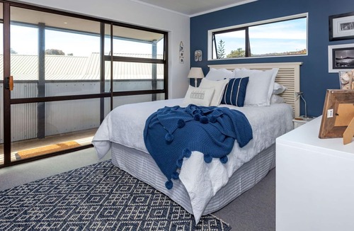 Matarangi House | House, decks/living up & down, fully fenced, family friendly 2min to beach