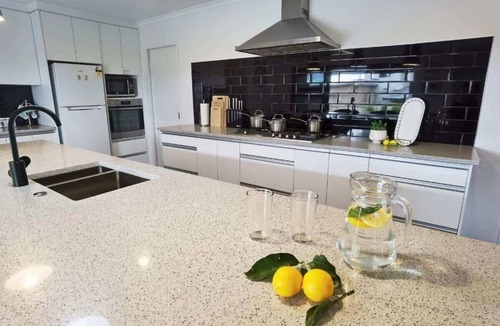 Rotorua House | House of Hope - Spa Pool, Sleeps 12