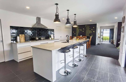 Rotorua House | House of Hope - Spa Pool, Sleeps 12
