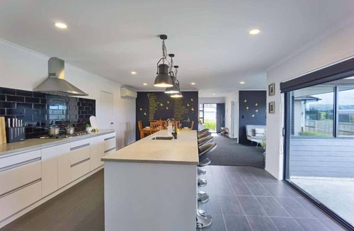 Rotorua House | House of Hope - Spa Pool, Sleeps 12