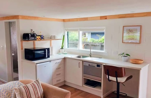 Howick Apartment | Howick Hideaway 1 bedroom self contained studio, close to Howick Village.