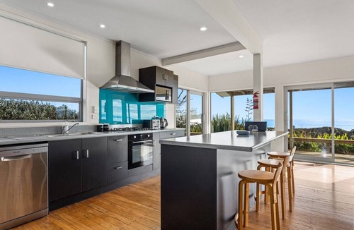 Tirohanga House | Hukuwai Heights- Ocean View Escape