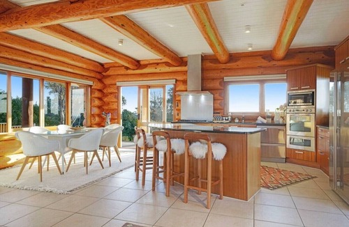Hunua House | Hunua Heights Retreat with Great Views, Deck & BBQ