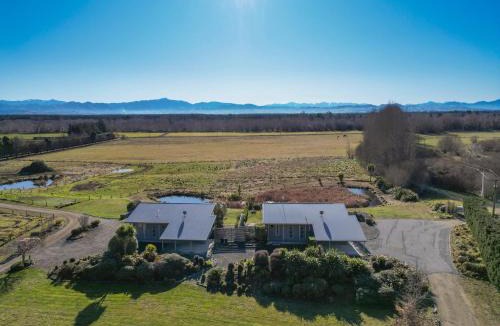 Hurunui House | Hurunui River Retreat - Tussock Cottage