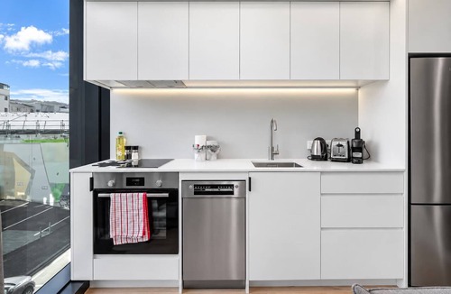 Te Aro Apartment | Hyde Lane 1BR | Walk to Cafes + Pool + Gym