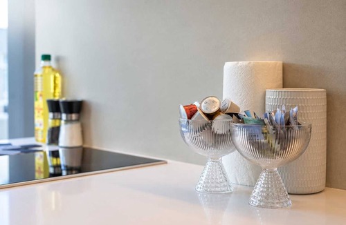 Te Aro Apartment | Hyde Lane 1BR | Walk to Cafes + Pool + Gym