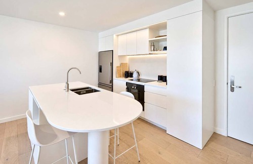 Te Aro Apartment | Hyde Lane Stay - 3BR with Pool, Gym & Views