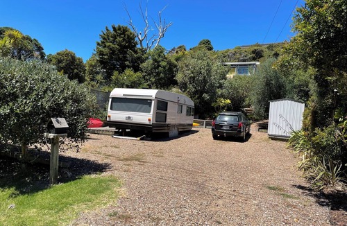 Waiheke Island Cottage | Iconic comfortable idyllic bach/cottage, in secluded Enclosure Bay ,
