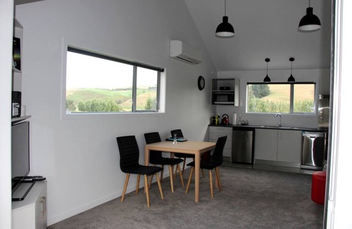 Gore District Cottage | Idyllic Cottage Rental for Romantic Getaway in Gore, New Zealand