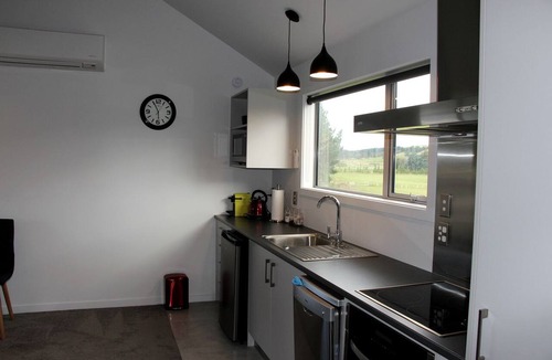 Gore District Cottage | Idyllic Cottage Rental for Romantic Getaway in Gore, New Zealand