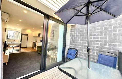 Auckland Apartment | Immaculate - 2 Bedroom Townhouse close to Fruitvale train station
