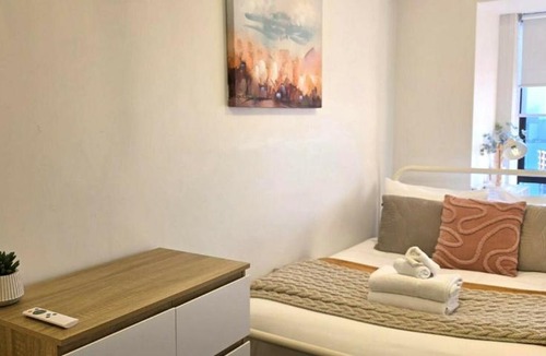 Grafton Apartment | Immaculate 2BDR Central City Chic Apartment