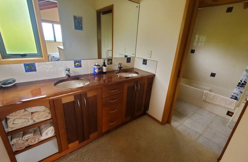 Tairua House | Incomparable Ocean & Island Views. Walk to the Beach.