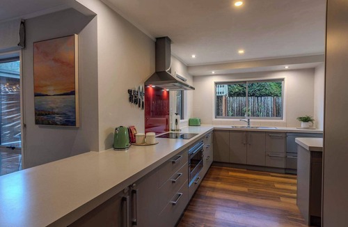 Lynmore House | Inn Lewis - Spa Pool, Walk to Redwoods