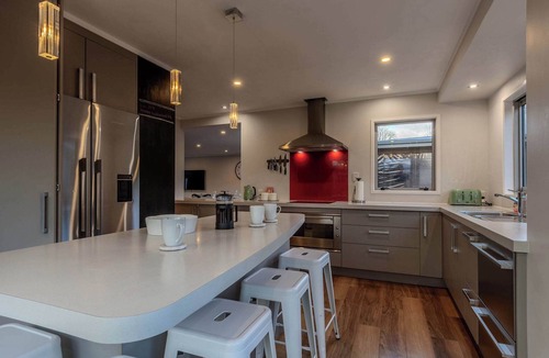 Lynmore House | Inn Lewis - Spa Pool, Walk to Redwoods