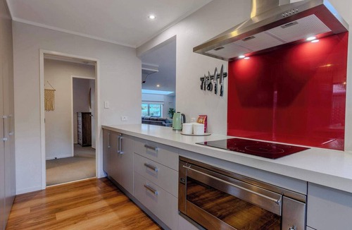 Lynmore House | Inn Lewis - Spa Pool, Walk to Redwoods