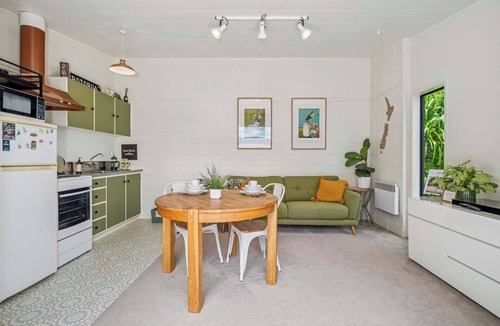 Kawaha Point House | Inn Manahi - Lake Views, Cosy Retreat for 2