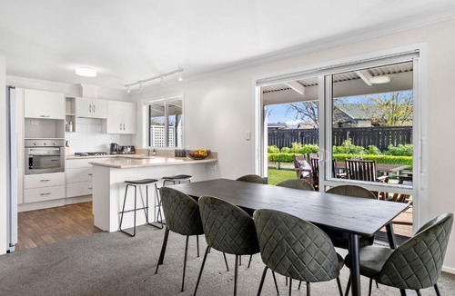 Albert Town House | It's Easy! Space and comfort