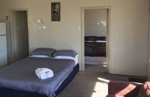 Ngongotaha Hotel | Jack & Di's Lakefront Motel