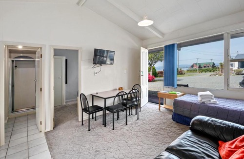 Ngongotaha Hotel | Jack & Di's Waiteti Lakefront Motel