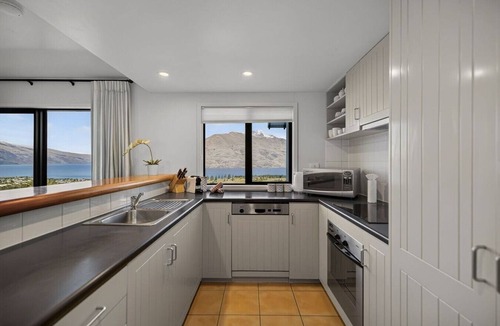 Queenstown Villa | Jaw Dropping Views, Close To The Heart Of Queenstown