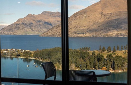 Queenstown Villa | Jaw Dropping Views, Close To The Heart Of Queenstown