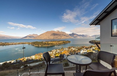 Queenstown Villa | Jaw Dropping Views, Close To The Heart Of Queenstown