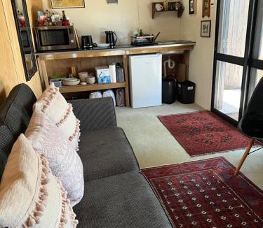 Tawharanui Apartment | Kākā Ridge Retreat Bush Hideaway