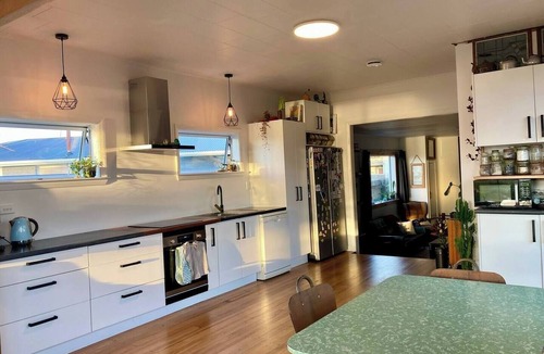 Hokitika House | Kahu's Nest - Absolute Beachfront Retreat