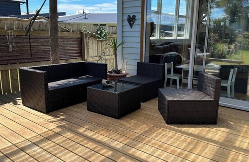 Hokitika House | Kahu's Nest - Absolute Beachfront Retreat