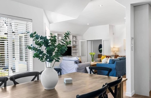 Merivale House | KaleidoNook | 3BR + Parking + Private Yard