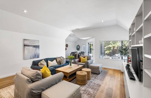 Merivale House | KaleidoNook | 3BR + Parking + Private Yard