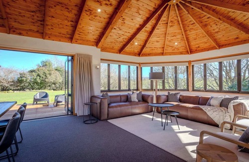 Ngakuru House | Karapiti Lodge - Rural Retreat, Sleeps 10