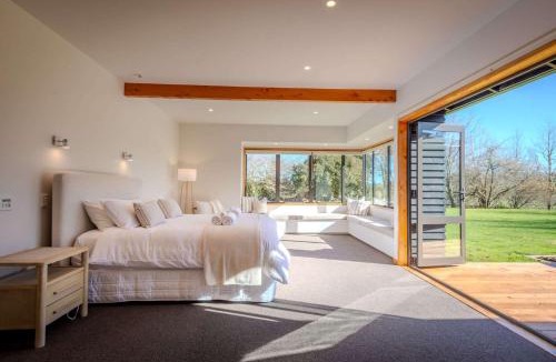 Ngakuru House | Karapiti Lodge - Stunning Rural Getaway