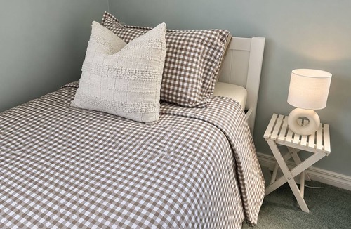 Puhoi Apartment | Kauri Cottage - a charming country hideaway in the historic village of Puhoi