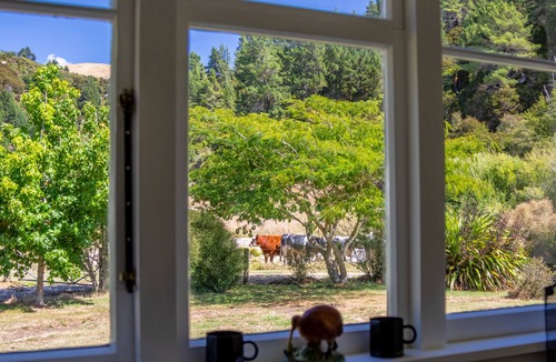 Kaiteriteri House | Kauri Cottage at Marble Hills - Marahau Holiday Home
