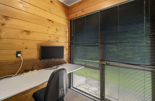 Kawaha Point House | Kawaha on the Lake - Private Beach & Kayaks