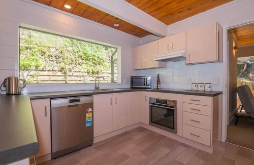 Kawaha Point House | Kawaha Point Gem - Lake Views, Sleeps 8