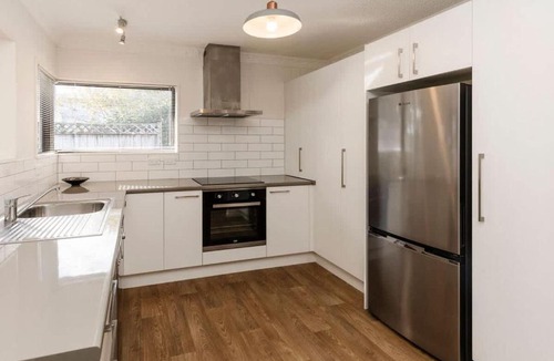 New Plymouth House | Kawaroa Park View - near CBD & coastal walkway