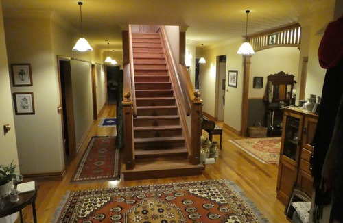 Palmerston North Apartment | KAWAU VILLA - 5 star upstairs private apartment