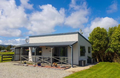 Hokitika House | Keogans View - Spectacular Mountain & Ocean Views