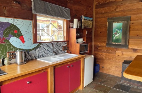 Kakahi Cottage | Kereru Lodge Kakahi, private and peaceful getaway