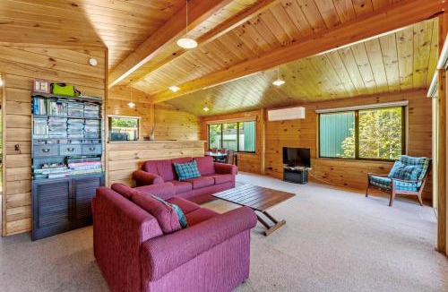 Pukawa House | Kereru View - Lake Taupo Holiday Home