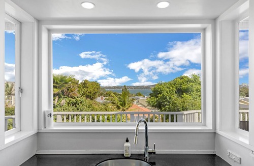 Devonport Apartment | Kerr Street with a View by Bespoke Stays