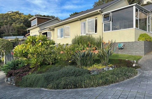 Tahunanui House | Kikorangi Haven - Pets Welcome