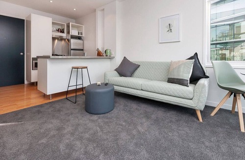 Auckland Central Business District Apartment | King Bed Retreat in Viaduct Point 5-Star Location